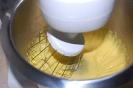 Торт с малиново-сливочным и баварским кремом: шаг 17