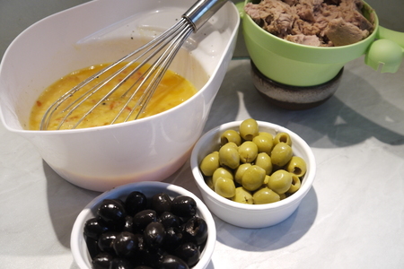 Испанский картофельный омлет (тортилья) с тунцом и оливками: шаг 4