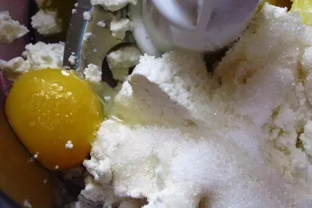 Лёгкий творожный пирог с черникой (без муки !) для дуэли.: шаг 1
