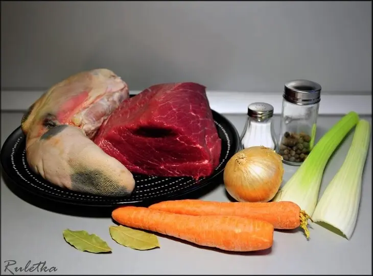 Salsa verde per bolliti di carne. мясная нарезка под зелёным соусом.: шаг 1