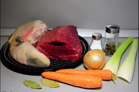 Salsa verde per bolliti di carne. мясная нарезка под зелёным соусом.: шаг 1