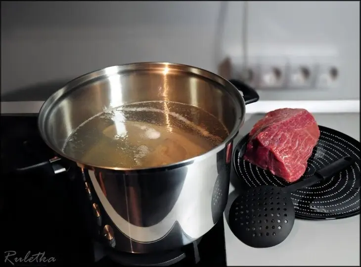 Salsa verde per bolliti di carne. мясная нарезка под зелёным соусом.: шаг 3