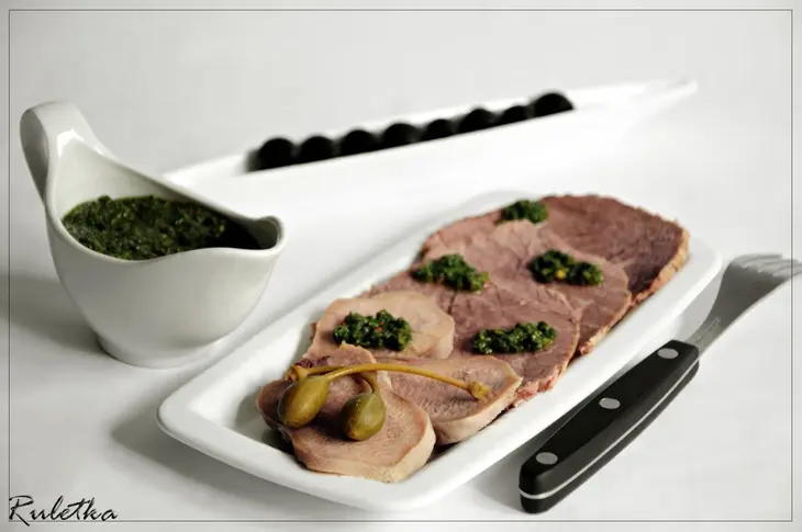 Salsa verde per bolliti di carne. мясная нарезка под зелёным соусом.: шаг 11