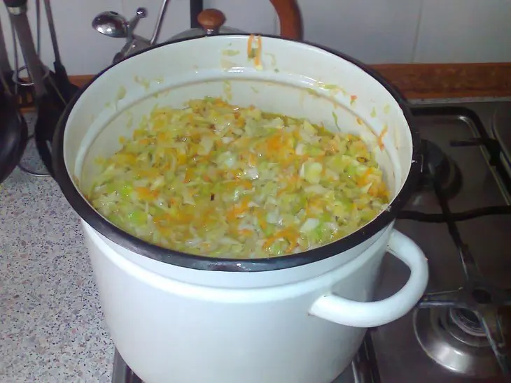 Салат из капусты: шаг 3