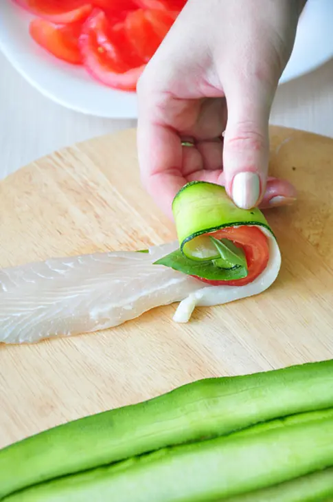 Рулеты из цуккини и пангасиуса: шаг 10
