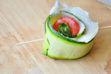 Рулеты из цуккини и пангасиуса: шаг 11