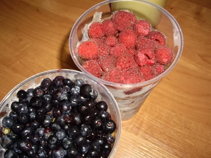 Безе с наполнителем по мотивам "павловой" и  мусс "бонус лак": шаг 6