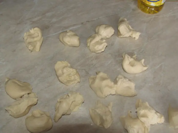 Ароматные булочки с сочной начинкой: шаг 1