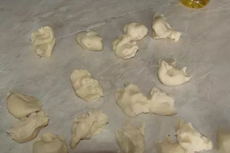 Ароматные булочки с сочной начинкой: шаг 1
