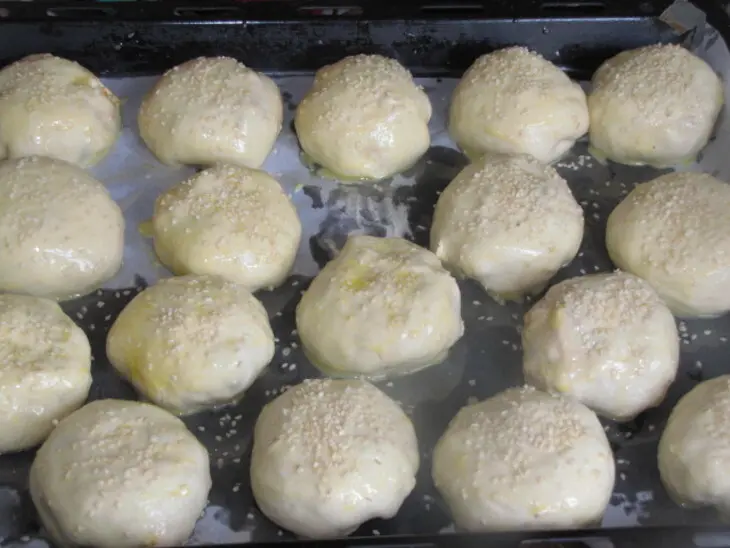 Ароматные булочки с сочной начинкой: шаг 5