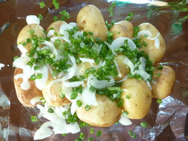 Кабачки фаршированные,  картофель запеченный: все на решетке: шаг 5