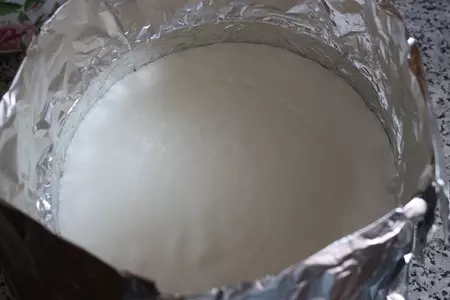 Малиновый торт с сырным и баварским кремом: шаг 4