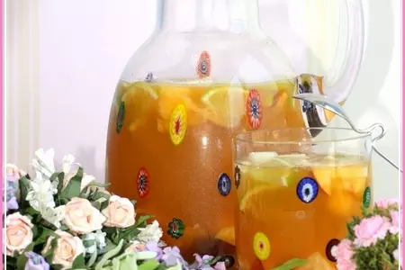 Сангрия из белого вина с персиками, лаймом и виноградом: шаг 4