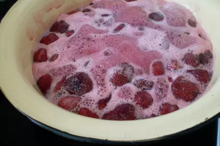 Варенье из клубники: шаг 11