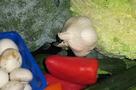 Вьетнамский салат из рисовой  лапши с овощами.: шаг 1