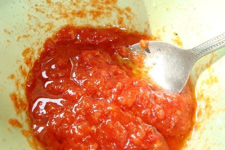 Сельдь под томатным соусом: шаг 2