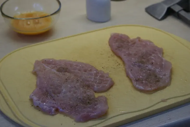 Куриное филе в панировочных сухарях :s: шаг 2