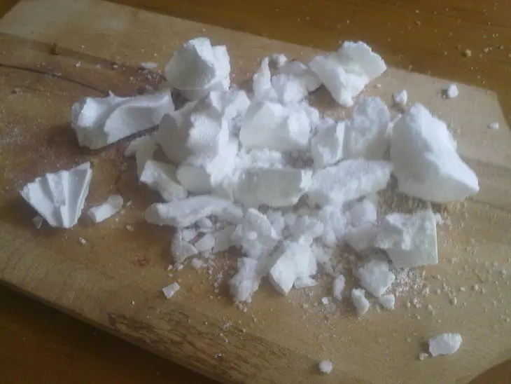 Десерт с красной смородиной, безе и овсяным печеньем: шаг 4