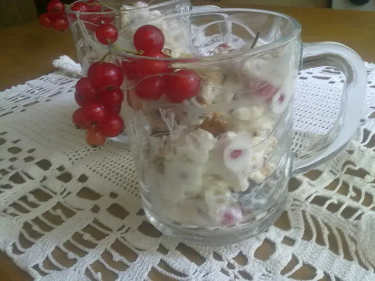 Десерт с красной смородиной, безе и овсяным печеньем: шаг 6