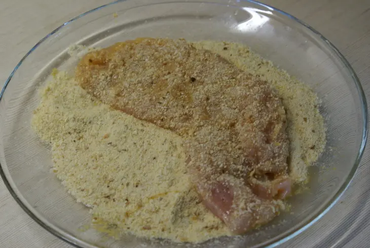 Куриное филе в панировочных сухарях :s: шаг 5