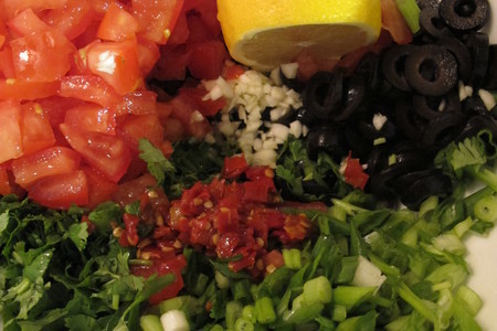 Салат в греческом стиле  из рисовой  лапши с овощами.: шаг 2