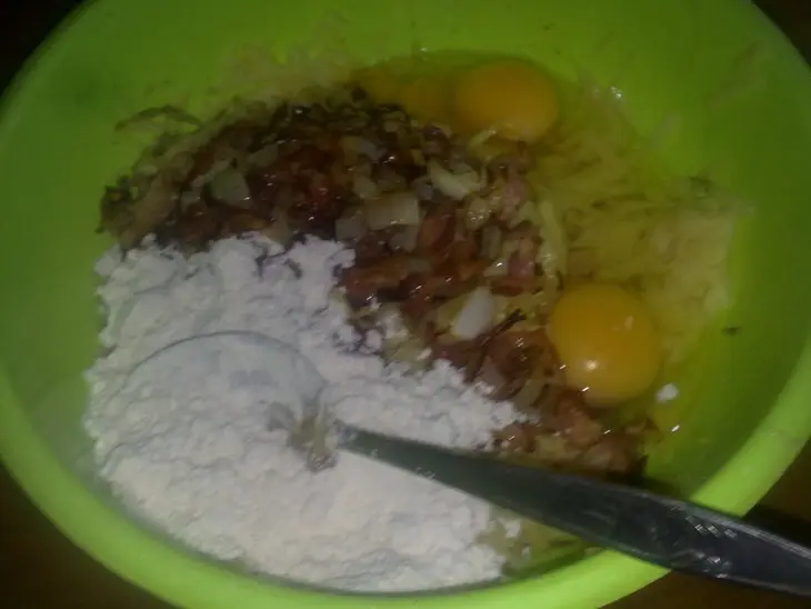 Драники с беконом и мускатным орехом: шаг 5