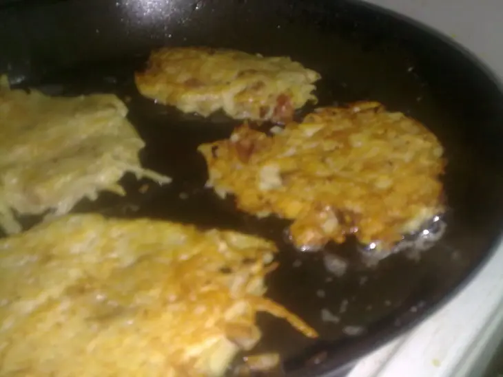 Драники с беконом и мускатным орехом: шаг 6