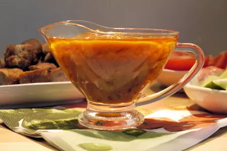 Острый томатный соус с корнишонами: шаг 1