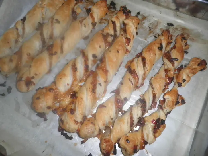 Слоеные крученики с беконом, сыром и чили: шаг 6