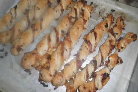 Слоеные крученики с беконом, сыром и чили: шаг 6