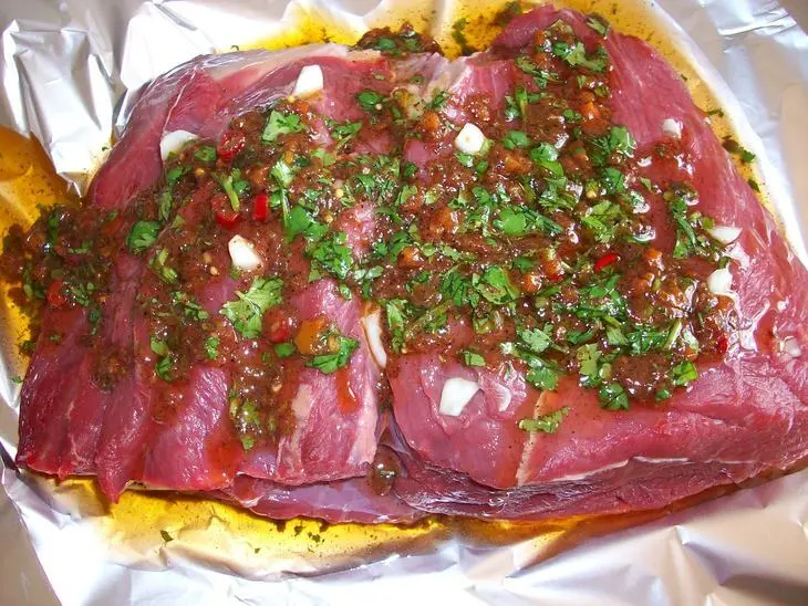 Запеченое мясо с соусом беарнез и легким салатиком.: шаг 3