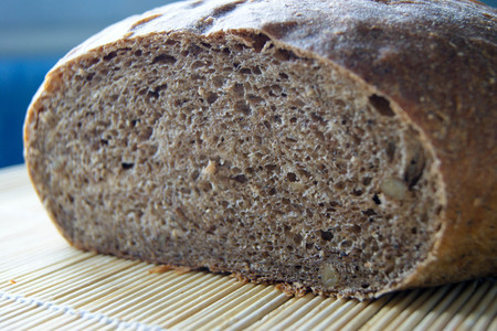 Заварной хлеб с отрубями и грецкими орехами: шаг 2