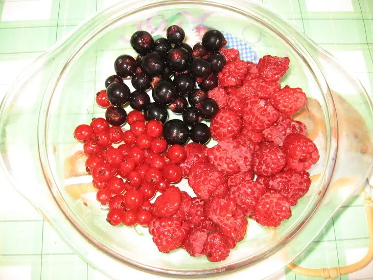 Кукуруза в малиновом соусе.: шаг 1