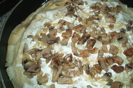 Блинчатый пирог с мясом и грибами: шаг 2