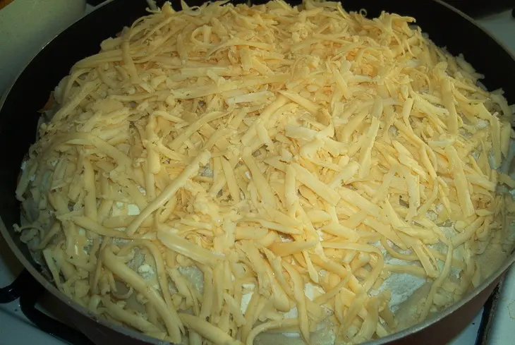 Блинчатый пирог с мясом и грибами: шаг 3