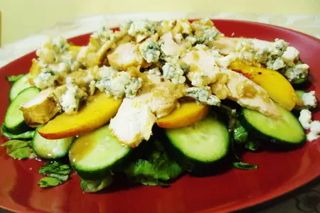 Салат с курицей, рокфором и персиками: шаг 4