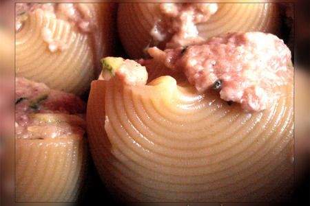 Фаршированные ракушки из пасты "lumaconi" в соусе "прощай, талия, и не возращайся!": шаг 7