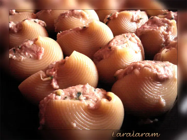 Фаршированные ракушки из пасты "lumaconi" в соусе "прощай, талия, и не возращайся!": шаг 8