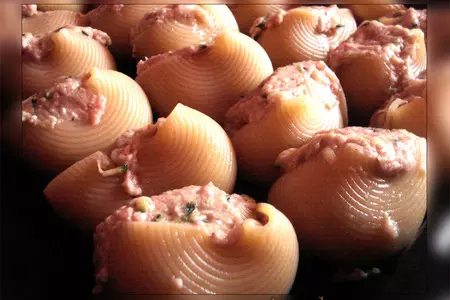 Фаршированные ракушки из пасты "lumaconi" в соусе "прощай, талия, и не возращайся!": шаг 8