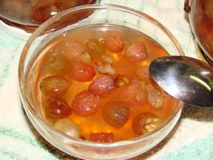 Варенье из крыжовника с грецкими орехами: шаг 9