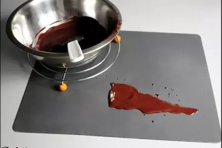 Кофейно-карамельный мусс на хрустящем шоколадном печенье "песчаные розы".: шаг 14