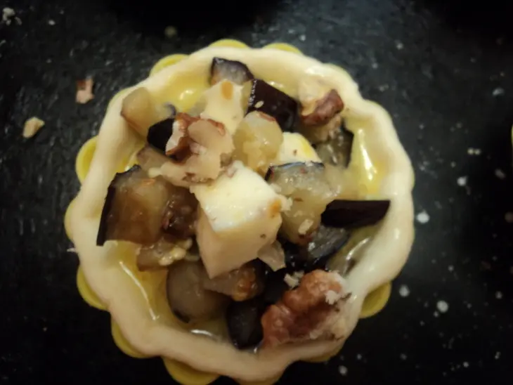 Закусочные корзинки с баклажанами, сыром и орехами.: шаг 2