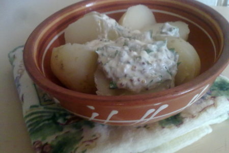 Тёплая картофельная закуска с йогуртовым соусом: шаг 6