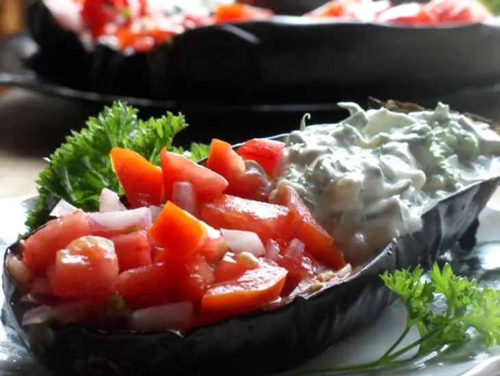 Запеченные баклажаны под сметанным соусом и сальсой: шаг 7