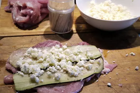 Мясные рулеты с начинкой из баклажан и брынзы „греческие мотивы“: шаг 2