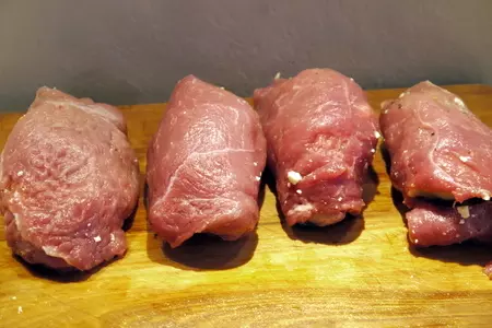 Мясные рулеты с начинкой из баклажан и брынзы „греческие мотивы“: шаг 3