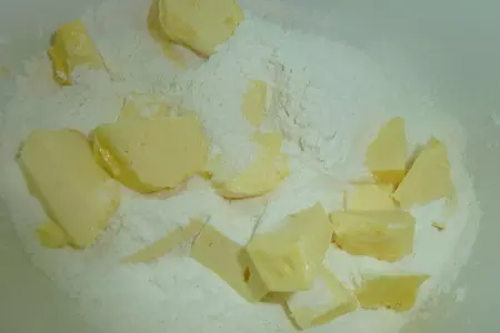Песочный пирог " ароматный" с лисичками, сыром и луком: шаг 1