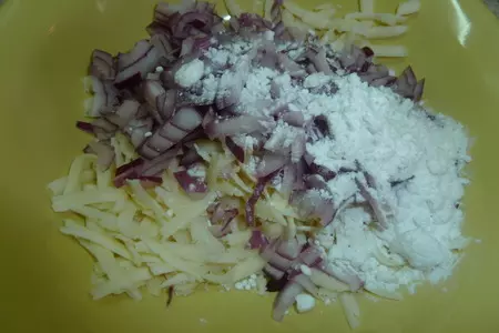 Песочный пирог " ароматный" с лисичками, сыром и луком: шаг 5