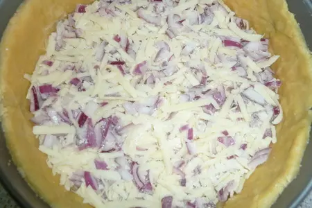Песочный пирог " ароматный" с лисичками, сыром и луком: шаг 9
