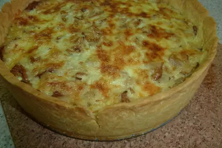 Песочный пирог " ароматный" с лисичками, сыром и луком: шаг 13